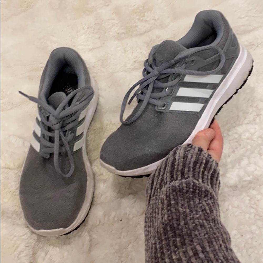 💕SOLD💕 Women’s Adidas Size 6 Barely Worn